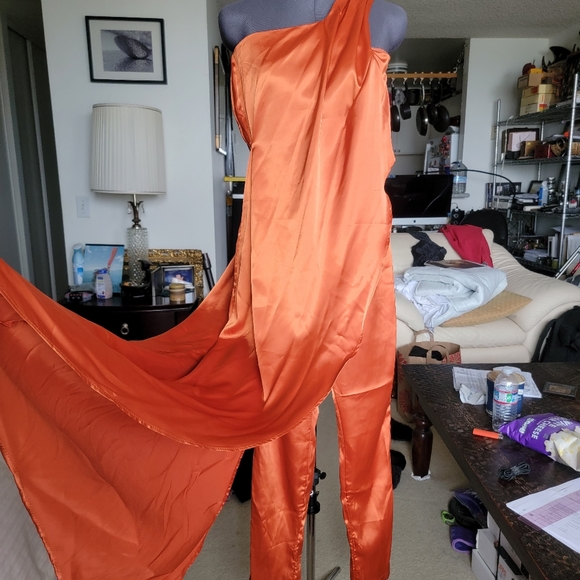 Pants and crop top - Picture 3 of 7